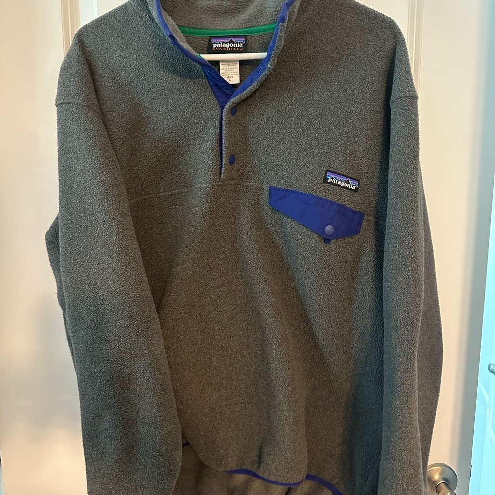 Patagonia Men's Gray Sweater with Blue Accents